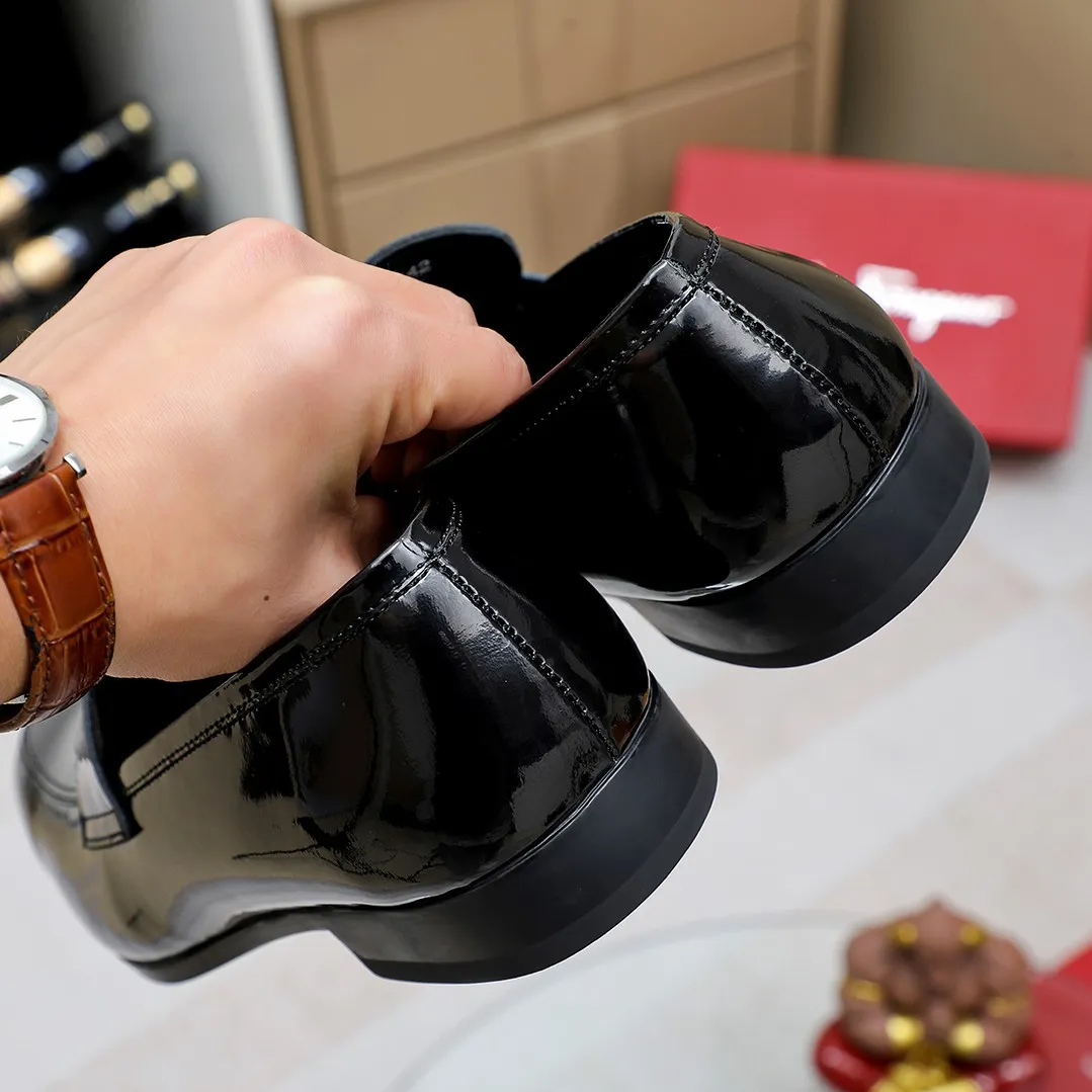 Men's shoes 💰460 🔥Ferragamo's new men's casual slip-on shoes🇨🇳Official website original 1:1 mold, original quality💯Fine workmanship, high-end luxury☘The upper is made of imported Italian first-layer cowhide🌴Luxurious water dyeing🐂Leather lining🍓Rubber wear-resistant and non-slip outsole, breathable and comfortable to wear🍍The first choice for high-grade men, 5 colors available! Code number 38-44 (45.46. Customized)